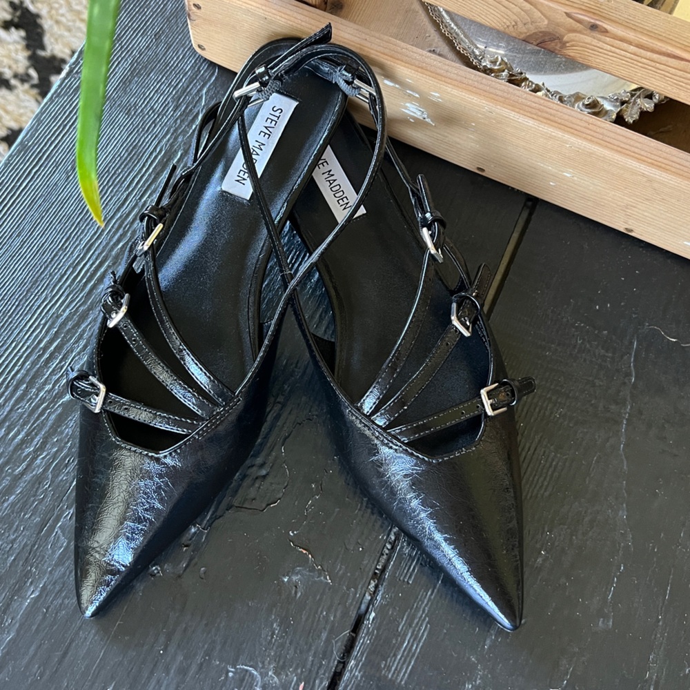 Steve Madden Black Strappy Sleek Pointy Toe Flats 9